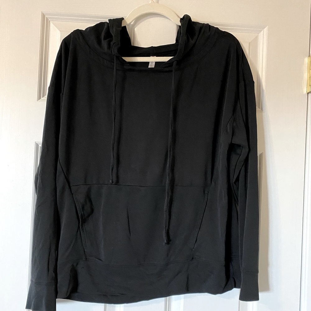 Women’s black fabletics oversized hoodie. Size xs. So soft! Good condition